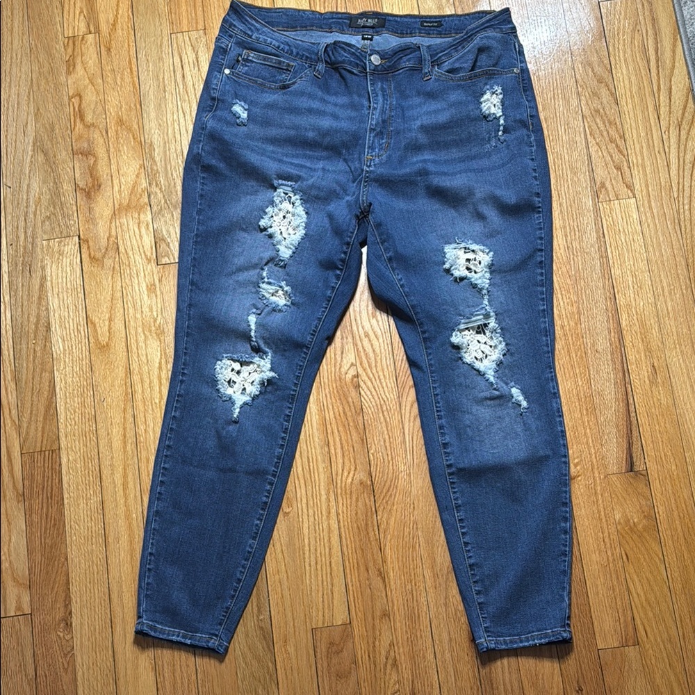 Judy Blue Jeans Women's Skinny Distressed Jeans Size 18W